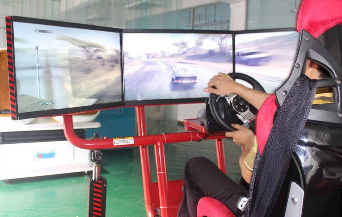 泸州地震F1三屏实感模拟赛车